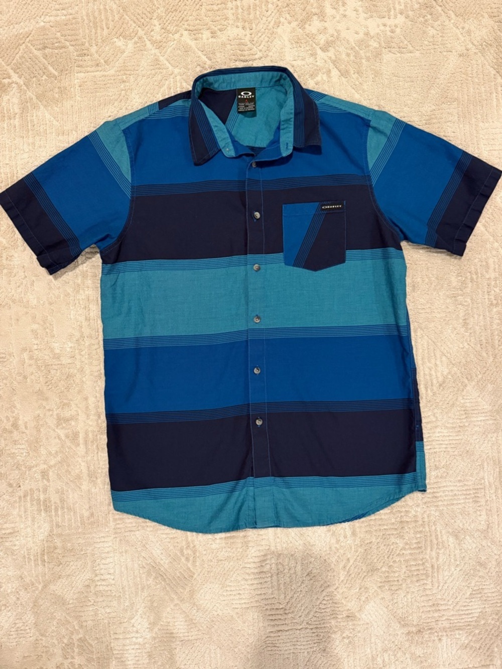 Oakley Men’s Blue Multi-Stripe Short-Sleeve Button-Down Shirt Size Large